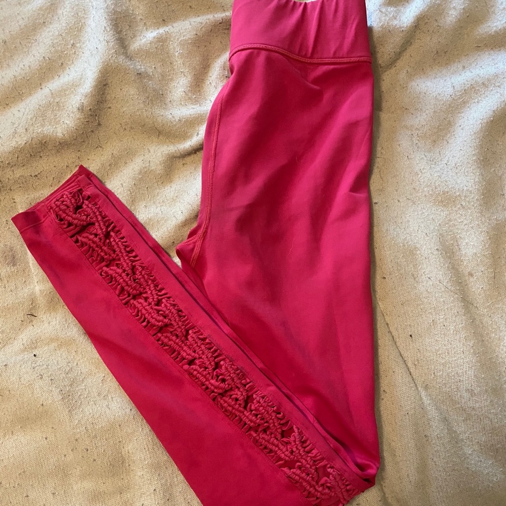 Hot pink carbon 38 legging macramé